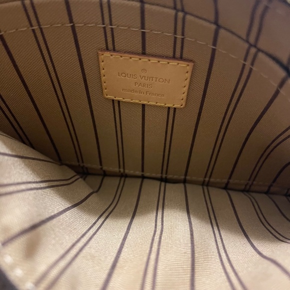 Louis Vuitton Tan and Brown Monogram Wristlet - Picture 9 of 11